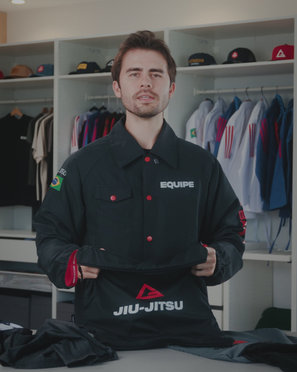 Instructional video demonstrating how to use the GB Tech Wash Bag, highlighting odor-containment design, dual-zip access, and easy machine-washable mesh liner.