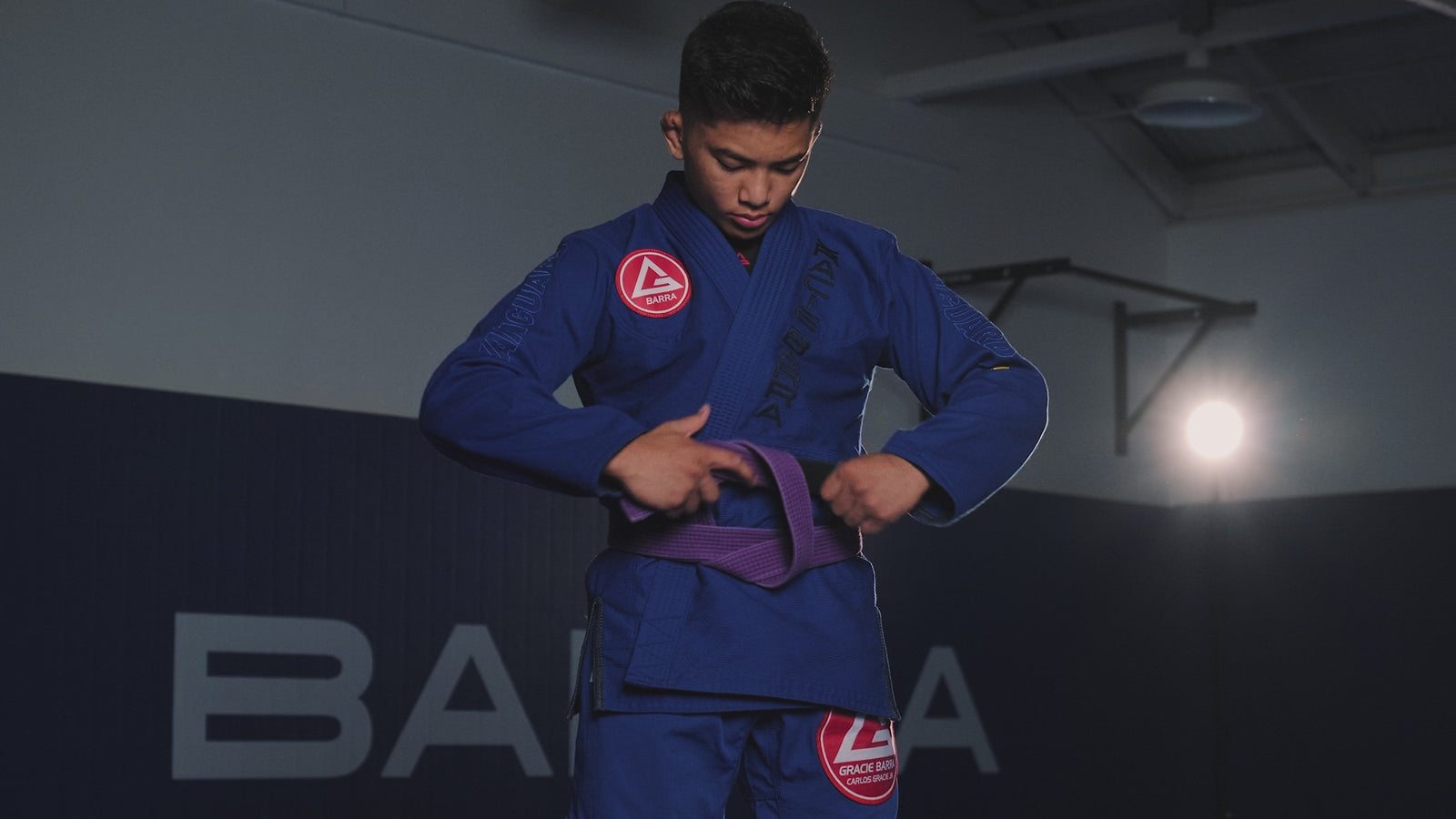 Rolling footage of Gracie Barra Continuum Kimono by Vanguard, available in white and blue